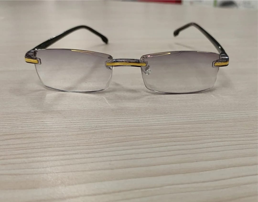 Customer photo review of Onverwoestbare Multifocale Leesbril (1+1 Gratis) - SteadySight
