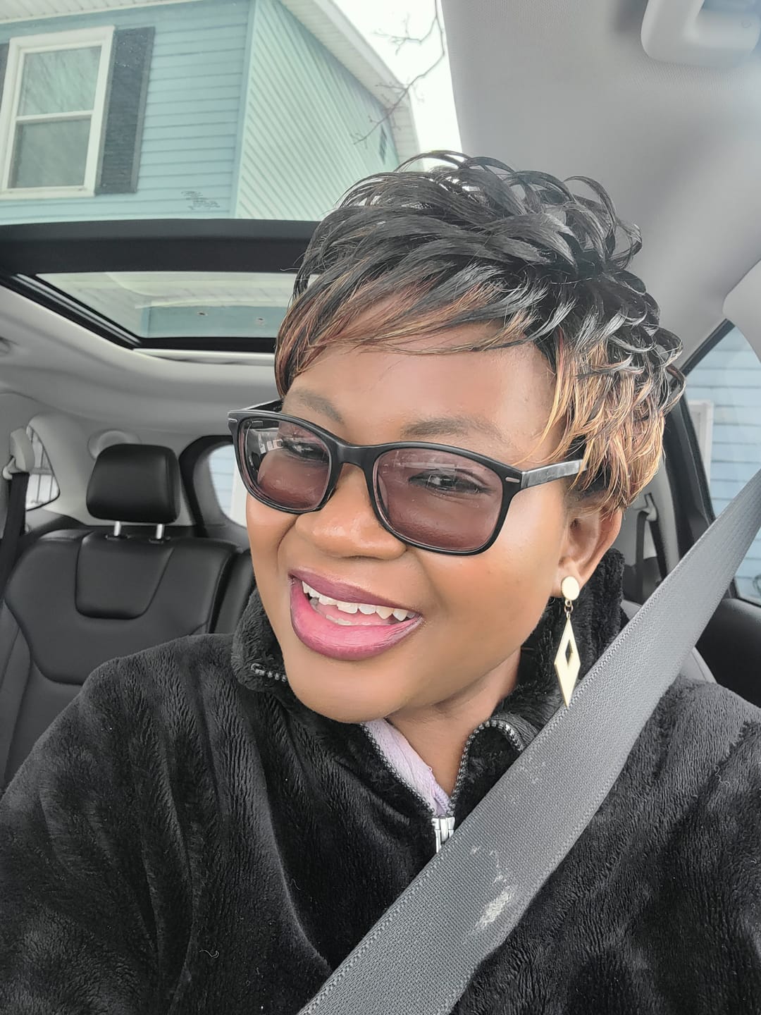 Customer photo review of Vanessa Fashion Wig CALI
