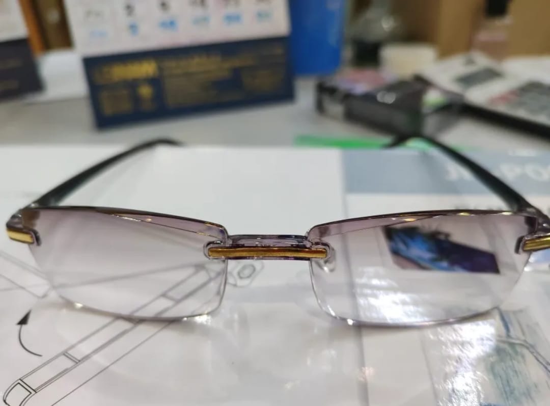 Customer photo review of Onverwoestbare Multifocale Leesbril (1+1 Gratis) - SteadySight