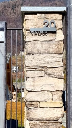 Customer photo review of Numero civico e testo sagomato modello Line 02 Alluminio