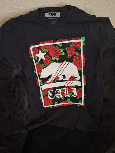 Customer photo review of MEN'S CALI ROSES GRAPHIC TEE