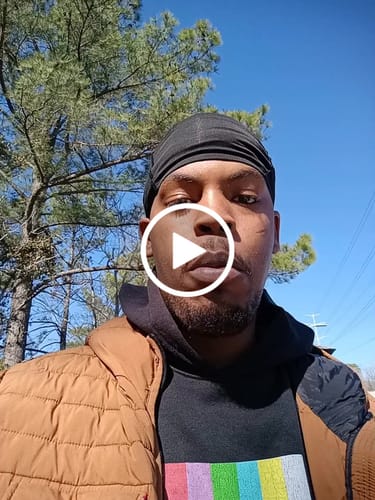 Customer video review of iPhone 14 Plus