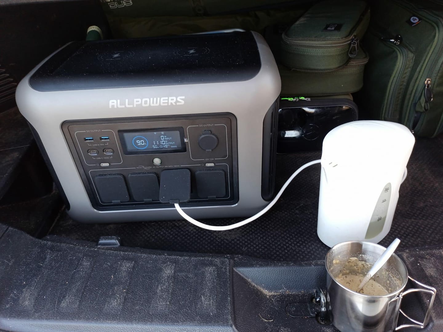 Customer photo review of ALLPOWERS Solar Generator Kit 2500W (R2500 + SP035 200W Solar Panel)