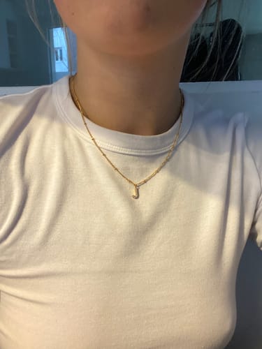 Customer photo review of Dots Letter Halskette | 18K vergoldet