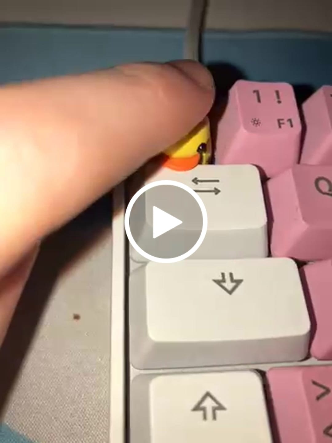 Customer video review of Duckey Keycap