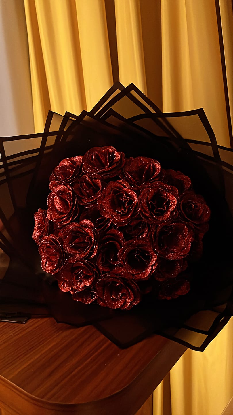 Customer photo review of Glitter Rose Bouquet