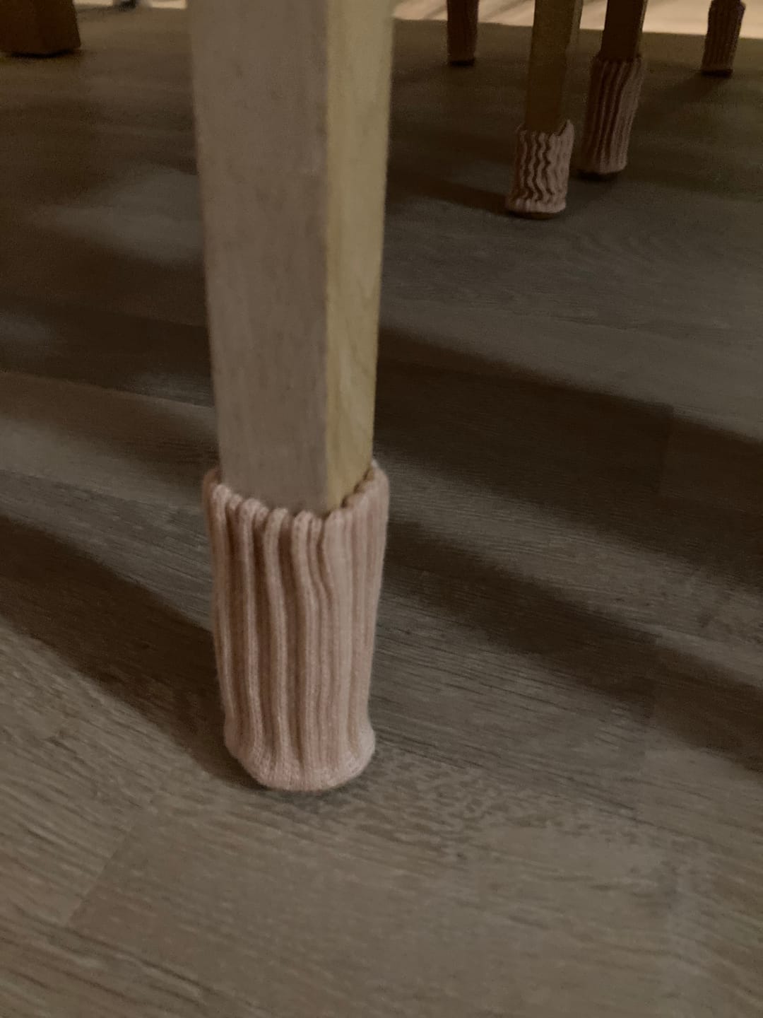 Customer photo review of Stuhlsocken Beige Rot 4er Set