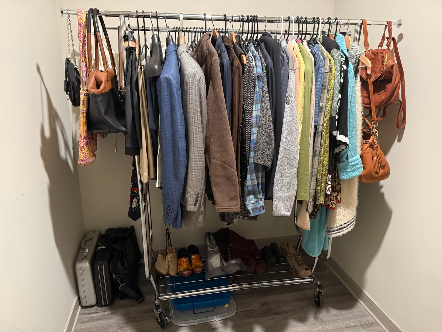 Customer photo review of Raybee 75"W x 68"H Double Rolling Clothes Rack with Wheels,630LBS Heavy-Duty Commercial Garment Rack, For Bedroom