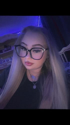 Customer photo review of Zodiac Coin Necklace w/ Rope Chain