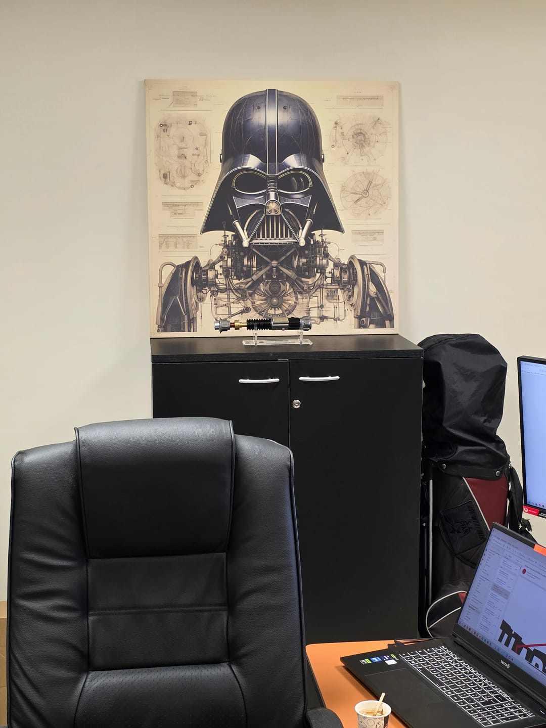 Customer photo review of Tableau Star Wars - Plan Casque Dark Vador - Décoration Murale Technique