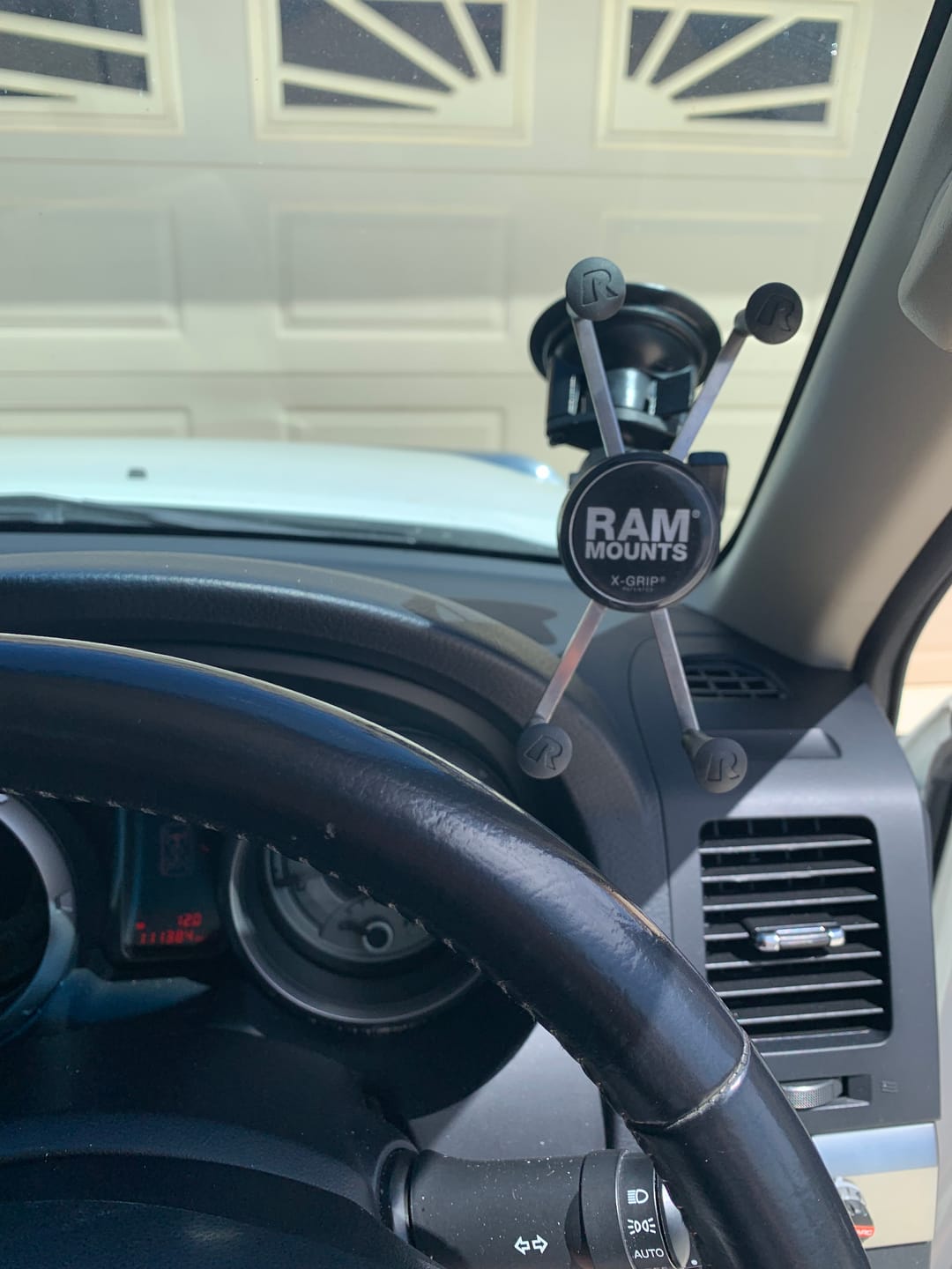Customer photo review of RAM Twist-Lock Suction Cup Mount with Universal X-Grip Phone/Phablet Cradle (RAM-B-166-UN10U)