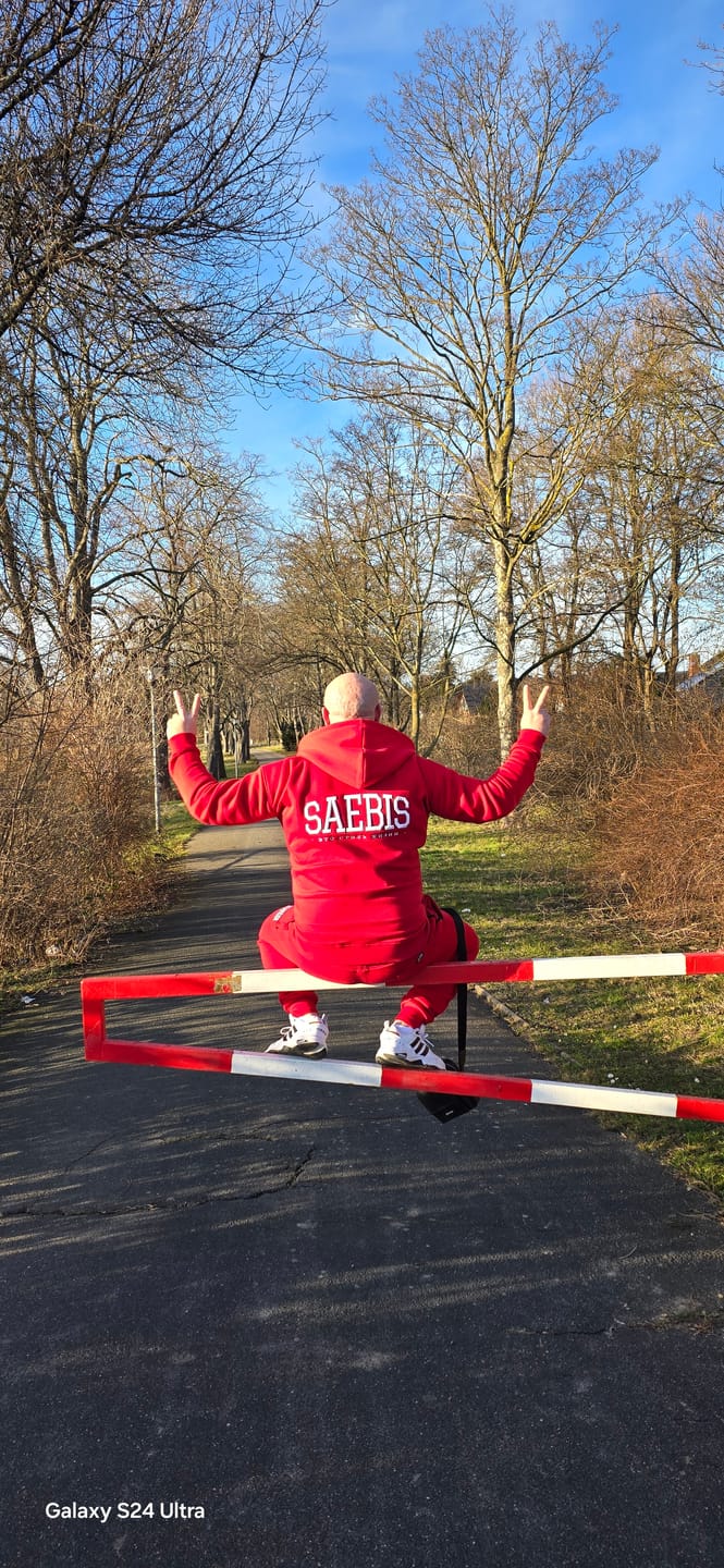 Customer photo review of Lifestyle Herren Zip Hoodie rot mit Stickerei by SAEBIS®