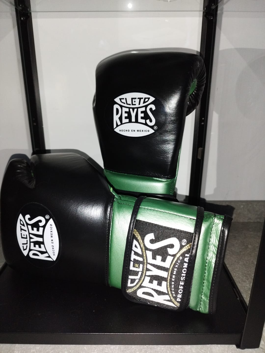 Customer photo review of Bokshandschoenen Cleto Reyes Velcro Sparring Black Jade Green