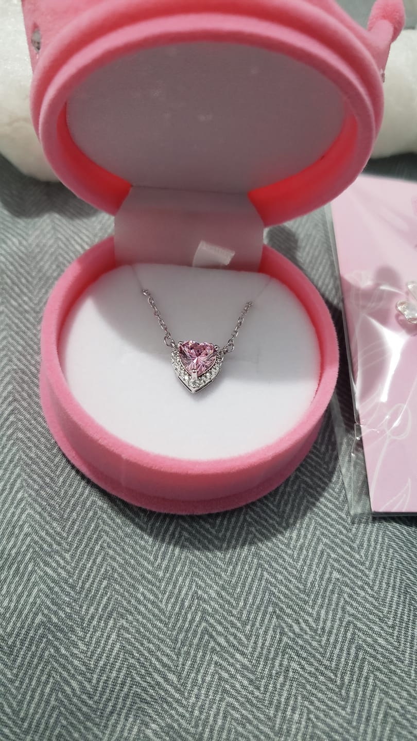 Customer photo review of Cajita de Regalo para Anillo, Collar o Aretes Chicos Corona Pink