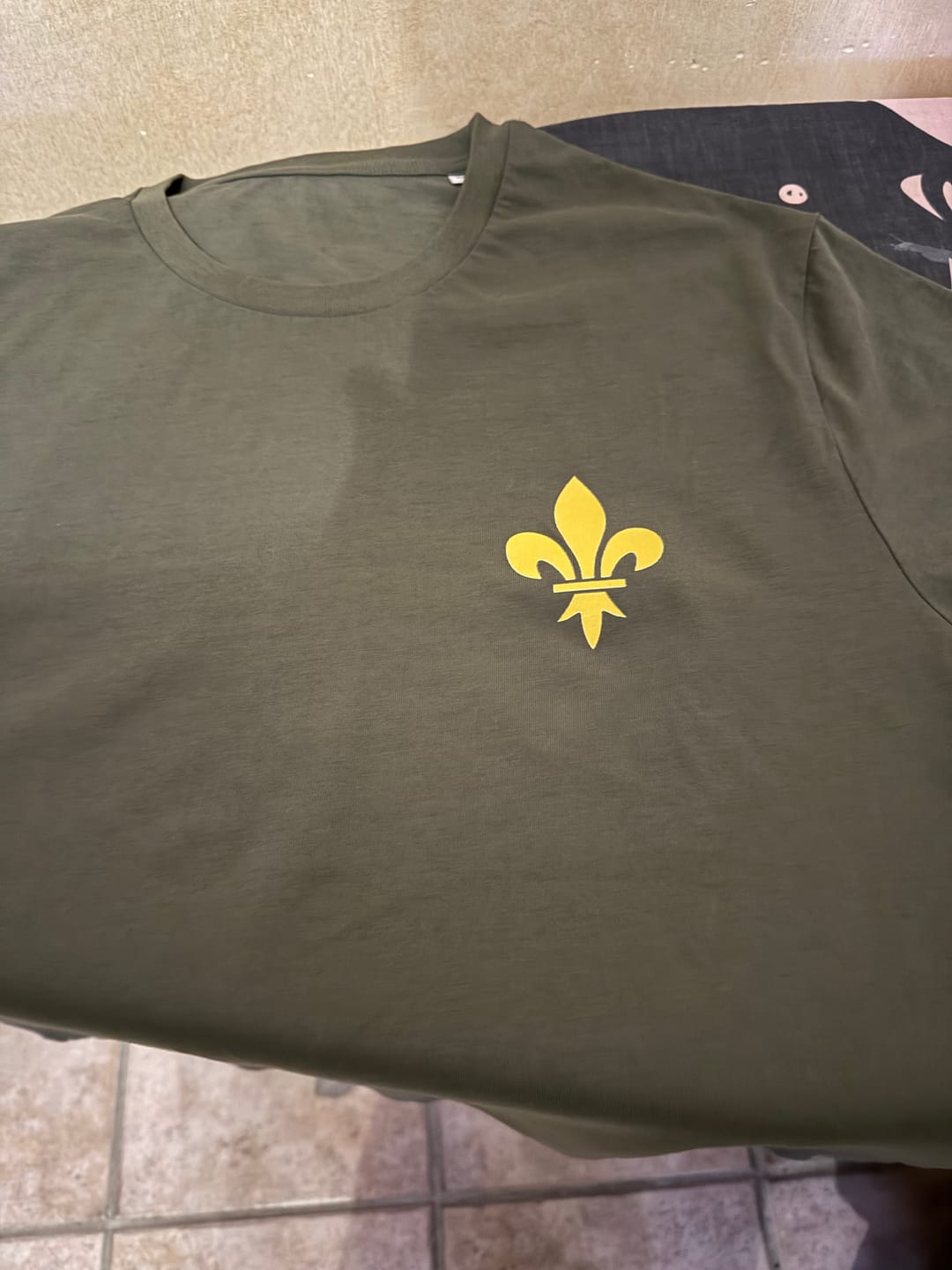 Customer photo review of T-shirt - Fleur de Lys (discret)