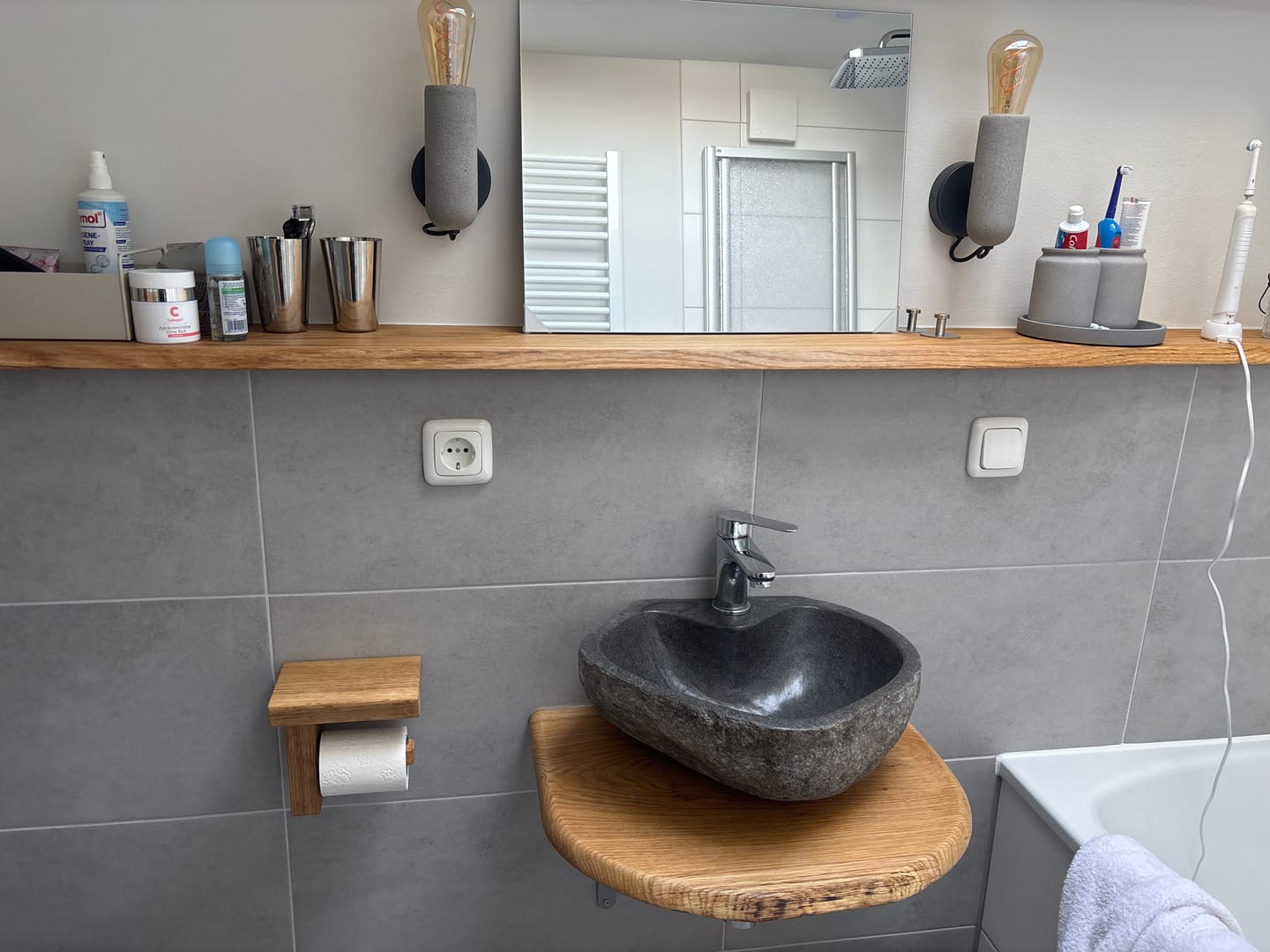 Customer photo review of Toilettenpapierhalter CULTUS aus Holz