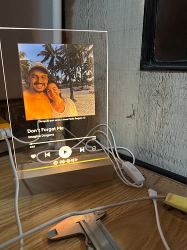 Customer photo review of Lâmpada Spotify Personalizável (Foto & Música)