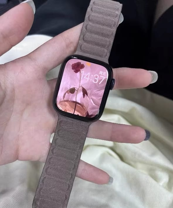 Customer photo review of Pebbled Woven Magnetic Band