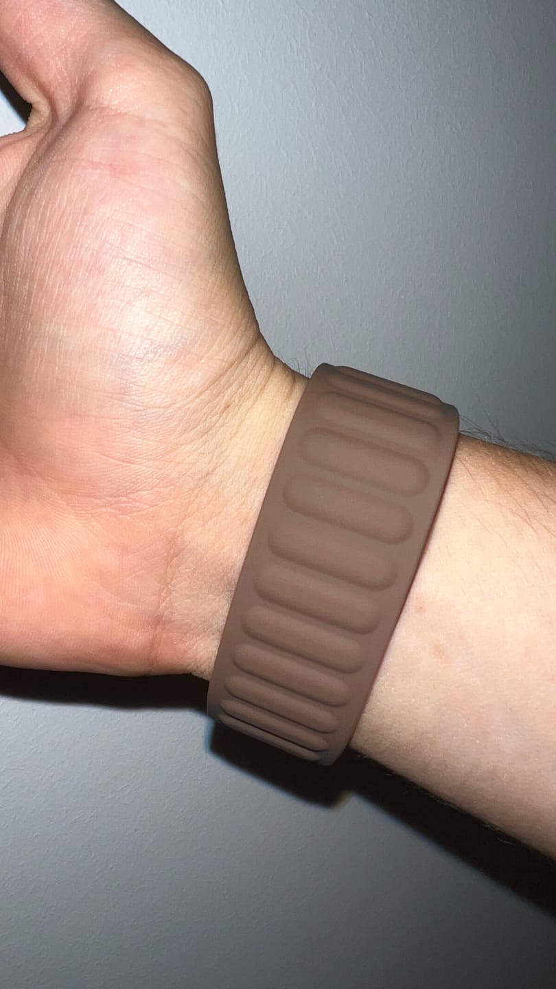 Customer photo review of Pebbled Silicone Magnetic Band
