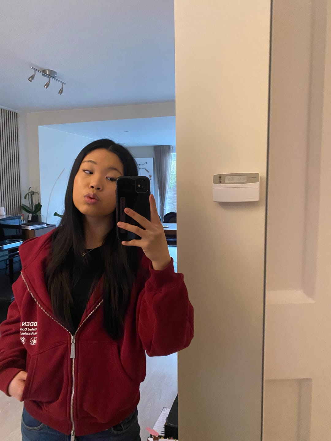 Kundenbewertung mit Foto von LABEL ZIP HOODIE BURGUNDY