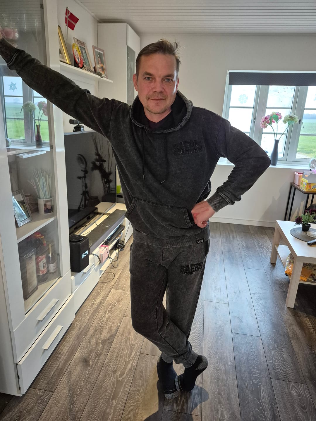 Customer photo review of Lifestyle Herren Hoodie washed mit Stickerei by SAEBIS®