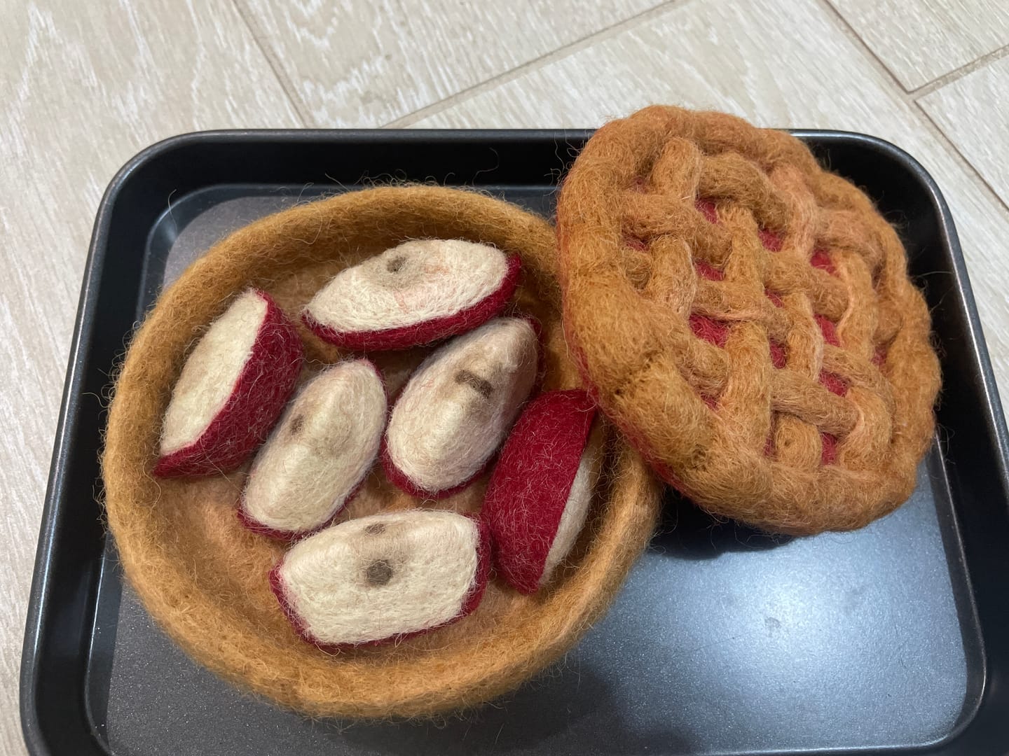 Customer photo review of Felt Apple Pie Play Food Set