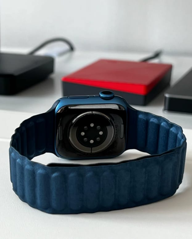 Customer photo review of Pebbled Woven Magnetic Band