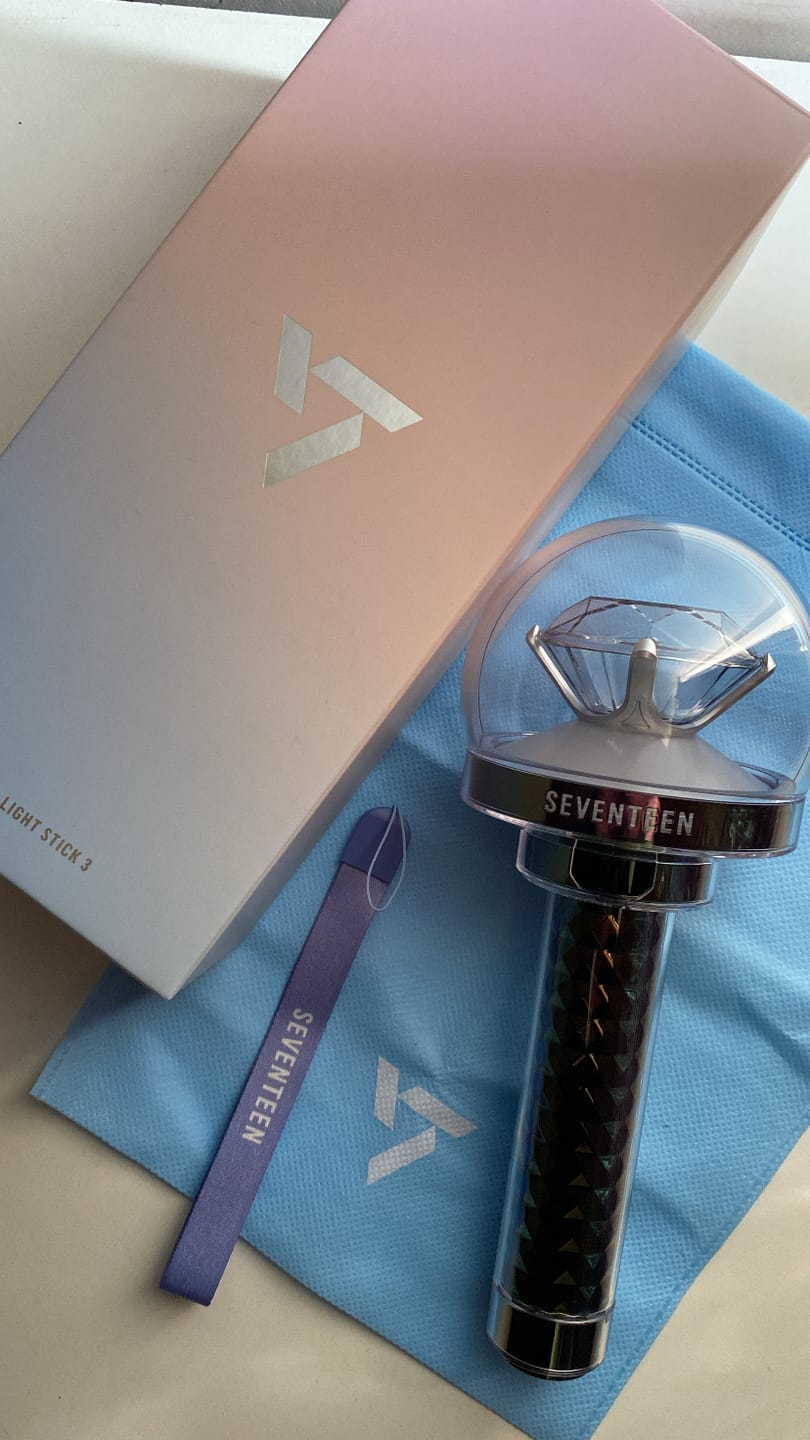 Customer photo review of SEVENTEEN - OFFICIAL LIGHT STICK VER.3