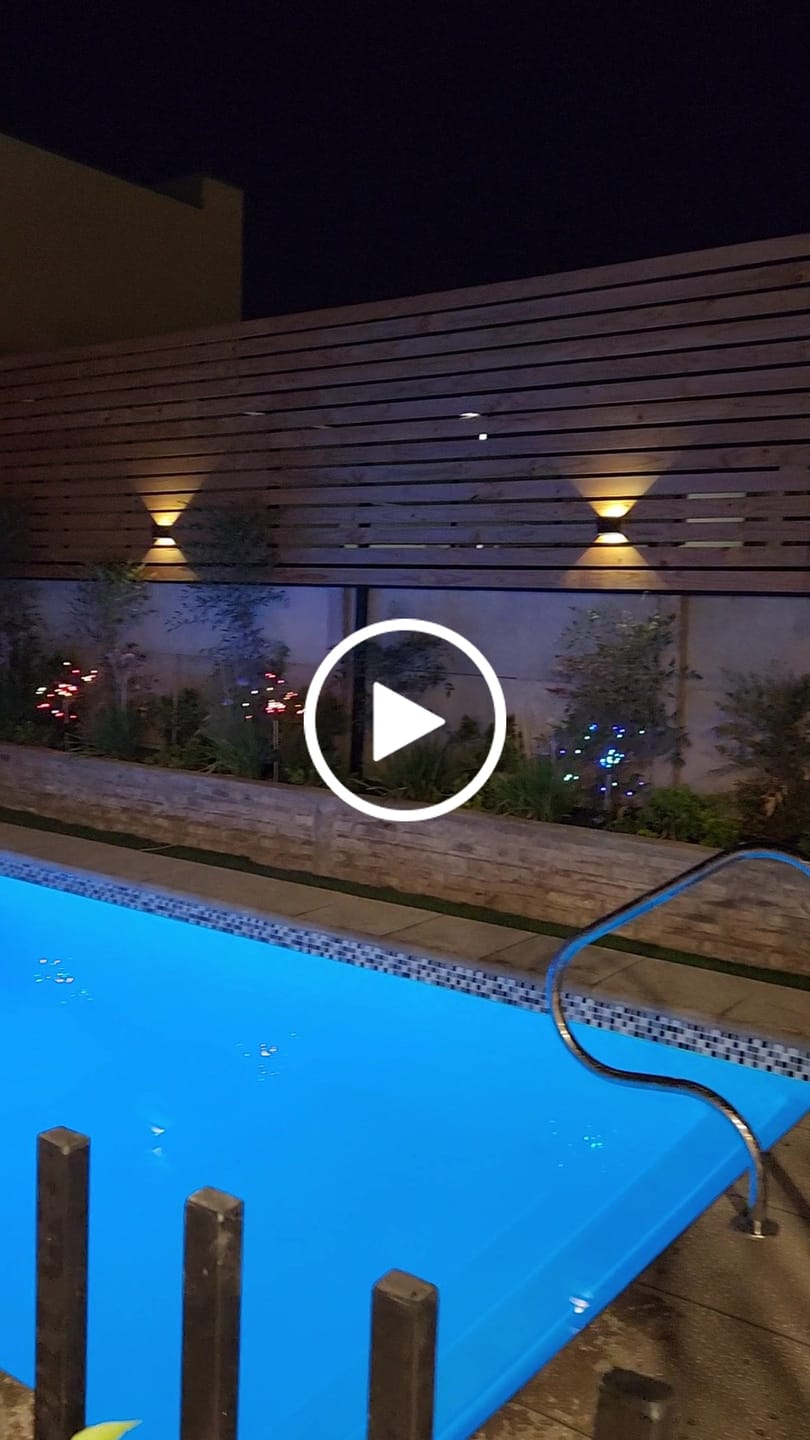 Customer video review of Apliqué Cuadrado Solar - Ajustable IP65 Luz Cálida/Fría