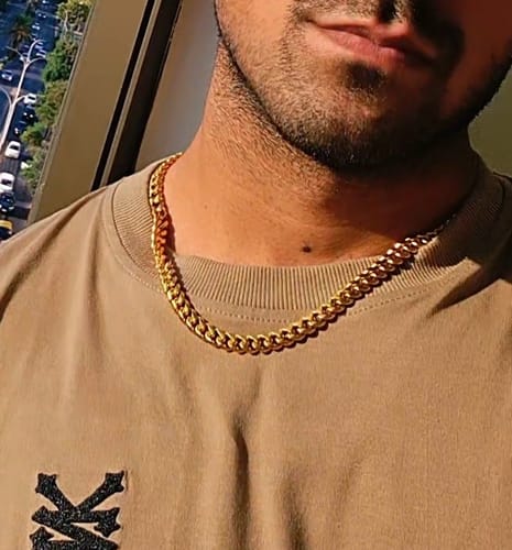 Reseña con foto de un cliente sobre Cadena Cuban Link Oro 8mm