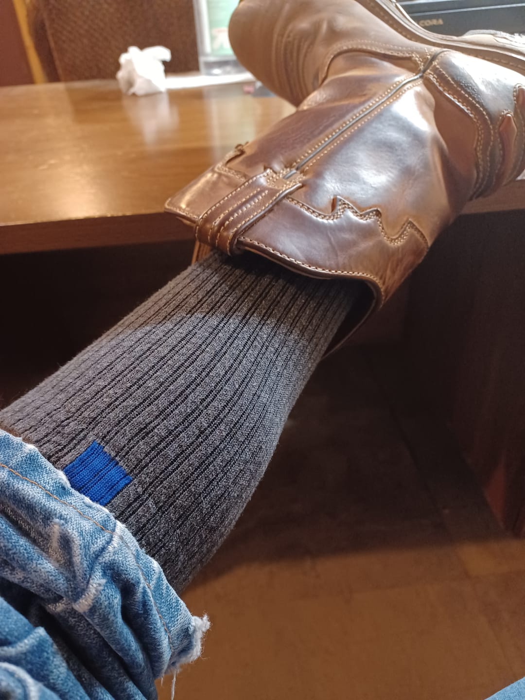 Customer photo review of Bluepacca Alpaca Socks