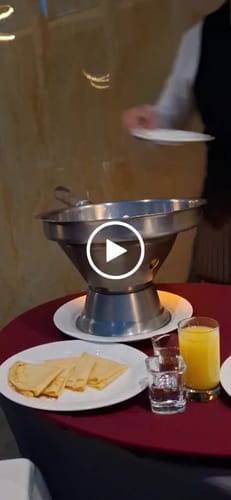 Customer video review of Menú Aniversario