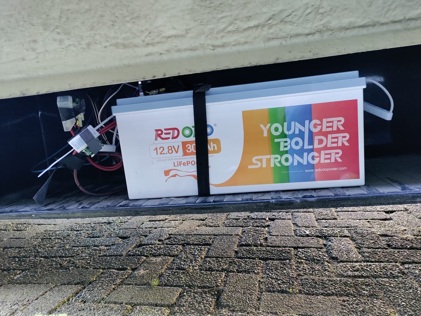 Customer photo review of Redodo LiFePO4 12V 300Ah Tiefzyklus Lithium ionen akku | 3,84kWh & 2,56kW