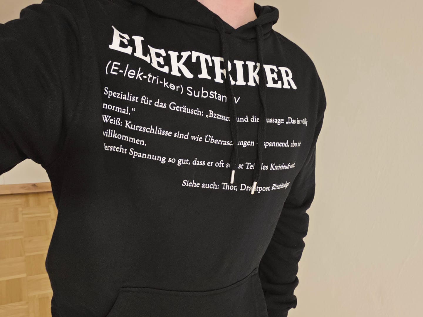 Customer photo review of Hoodie für Elektriker – Lustige Definition für den Profi