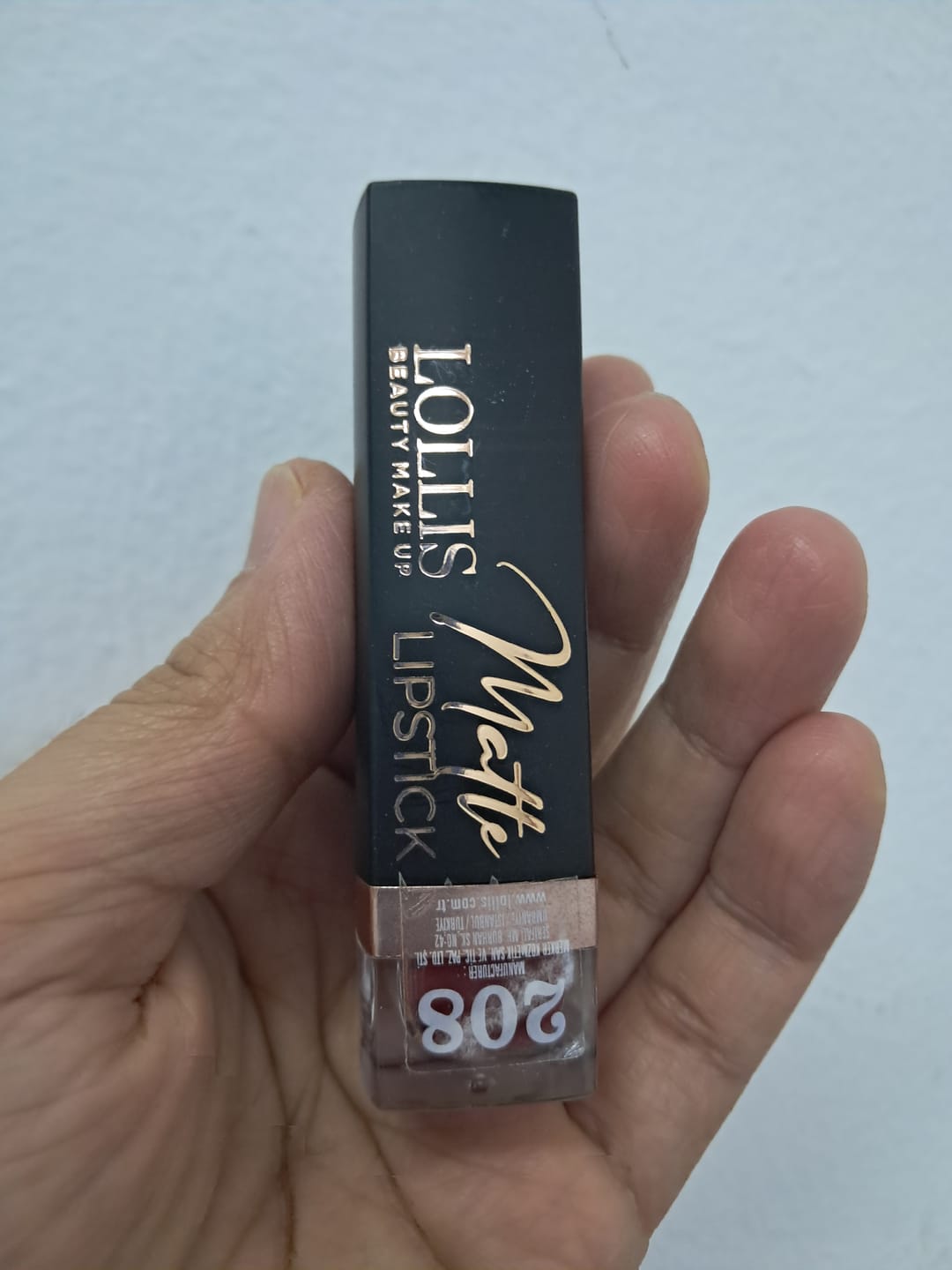 Customer photo review of أحمر شفاه لوليس مخملي غير لامع 208