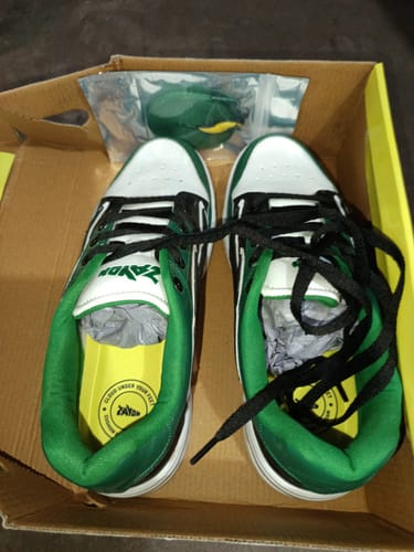Customer photo review of AMAZON Men's casual sneaker