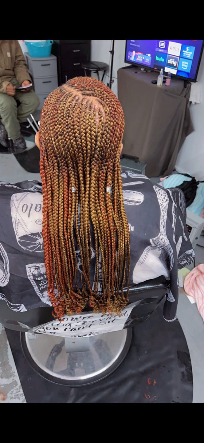 Customer photo review of Outre Xpression Synthetic 3X ULTRA BRAID - 52"