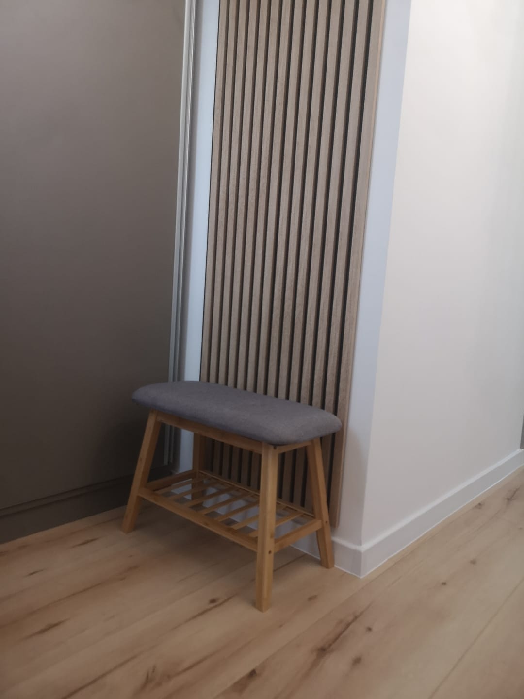 Customer photo review of Pantofar ST14, gri/stejar natural, stofa/lemn de bambus, 60x30x44 cm