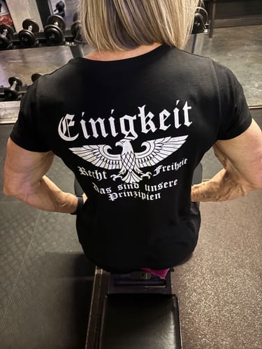 Customer photo review of Einigkeit, Recht & Freiheit - Damen T-Shirt Rückendruck