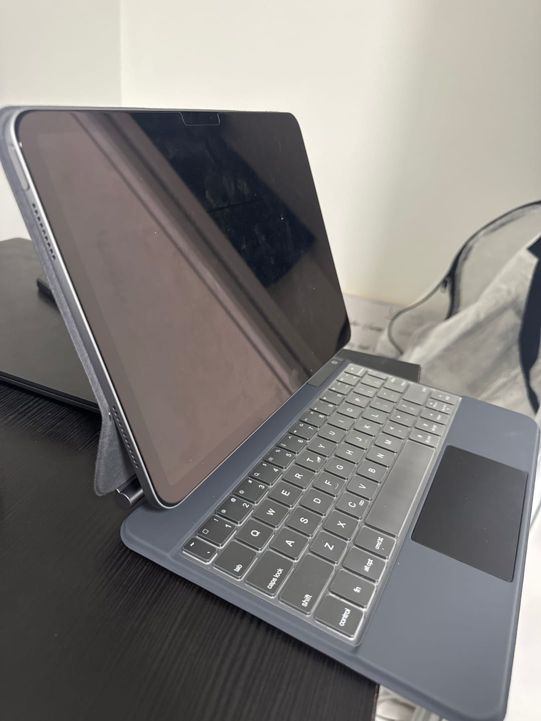 Customer photo review of iPad Air 11" 2024 Magnetic Magic Keyboard Case with Trackpad