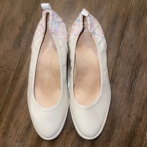 Customer photo review of Luxury Fashion Retailer | Premium Shoes | Shelf Pulls & Returns | 25 Pieces | Small Box #E-23