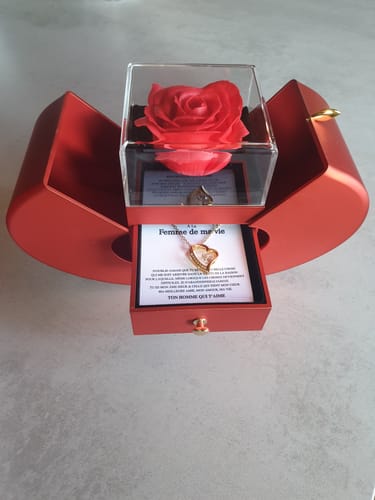 Customer photo review of Coffret Rose Éternelle & son Collier d'Amour - À la femme de ma vie - N'oublie jamais...