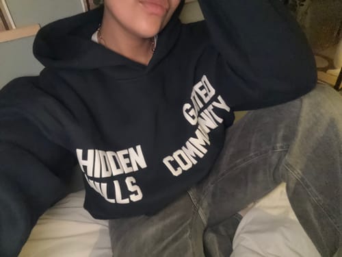 Customer photo review of GATED COMMUNITY HOODIE NAVY