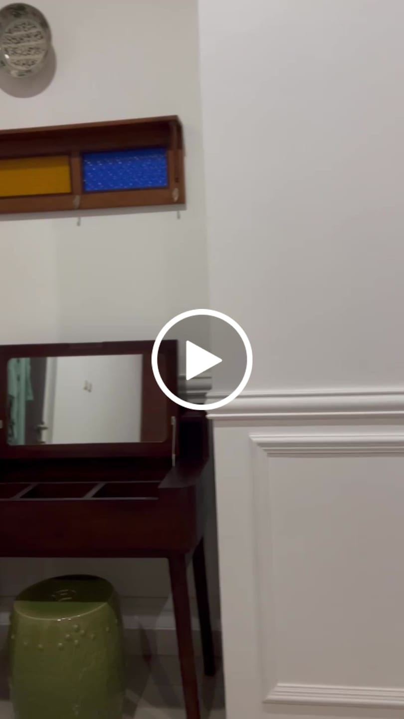 Customer video review of Exclusive Tiered Teak Towel Rack