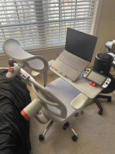 Customer photo review of Newtral Detachable Laptop Table