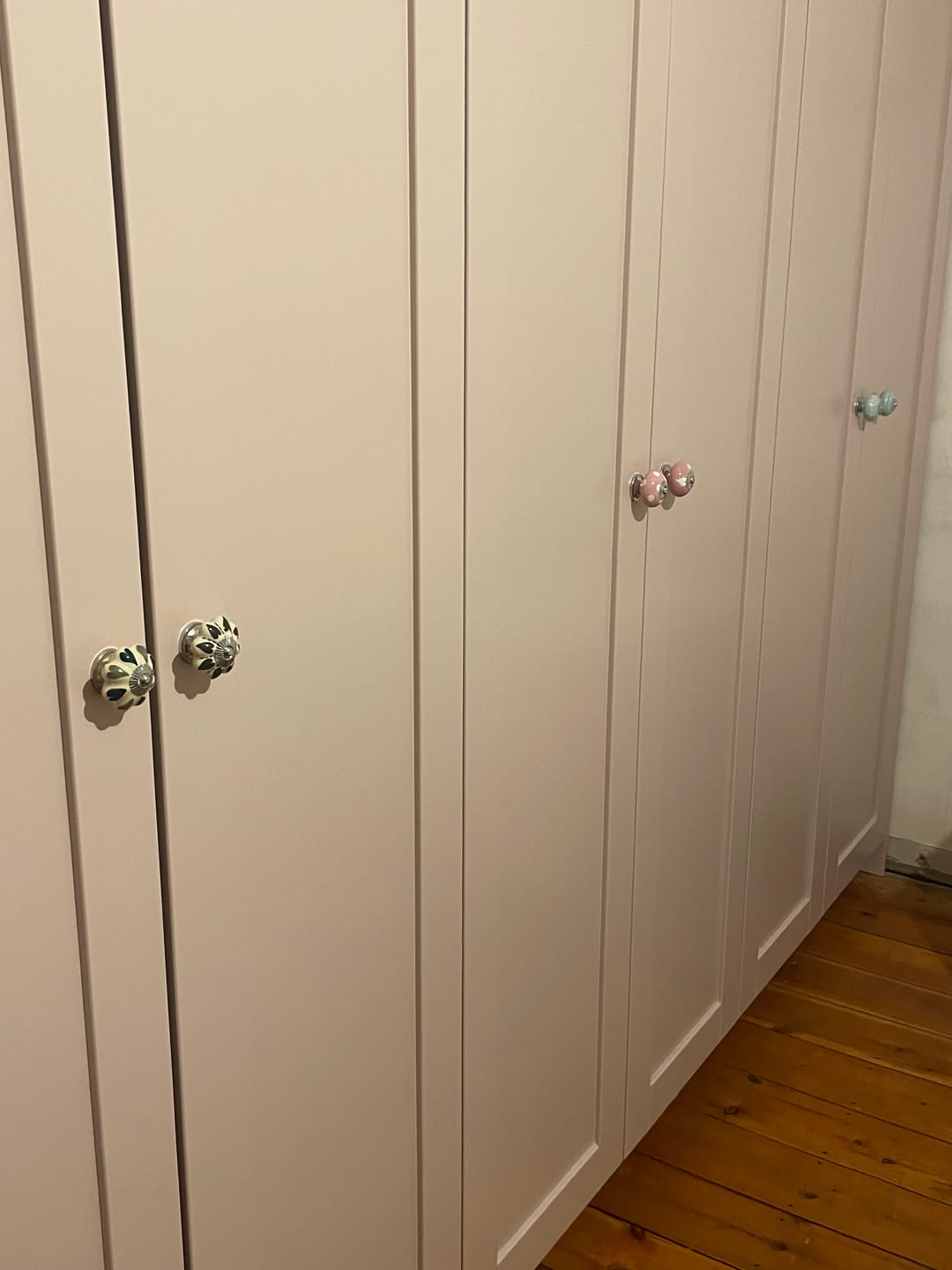 Customer photo review of Ceramic Door Knobs Hand Painted in Pastel Pinks and Greens (Set of 8)