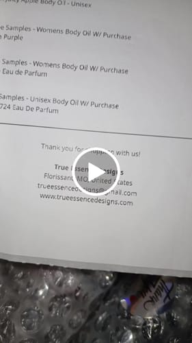 Customer video review of 2 Free Samples - Womens Body Oil W/ Purchase