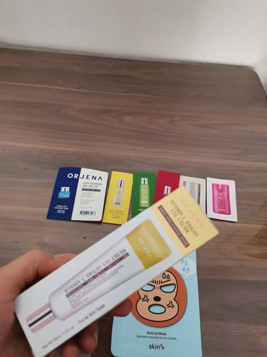 Customer photo review of Orjena Vitamin C Bright Eye Cream- Aydınlatıcı Leke Karşıtı Ve Koyu Halka Karşıtı Göz Kremi 30ml