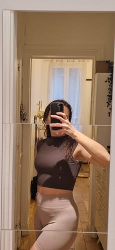 Customer photo review of Mode Long Sleeve Crop