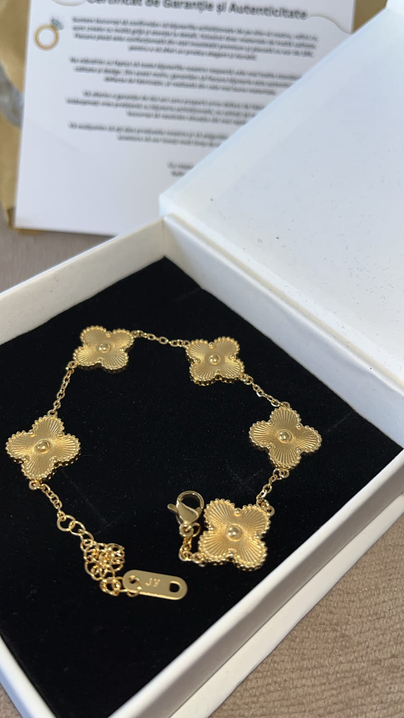 Customer photo review of Bratara - Royal Clover